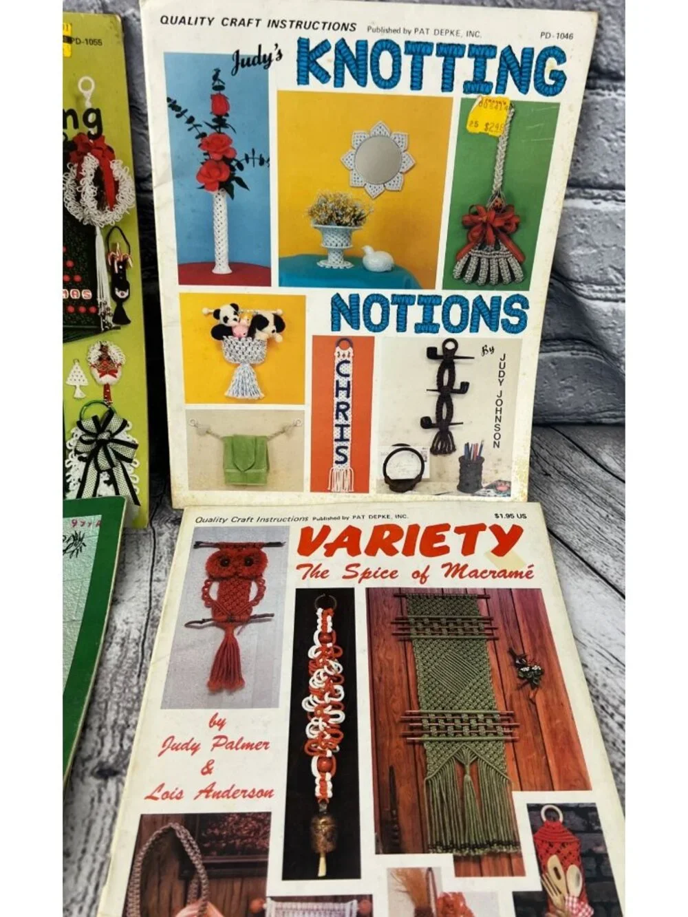 Vintage Macrame Pattern Books Handbags Plant Hangers Christmas Lot of 10 - Picture 8 of 14